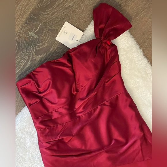 Dark red high slit gown by Abyss by Abby - Picture 4 of 8